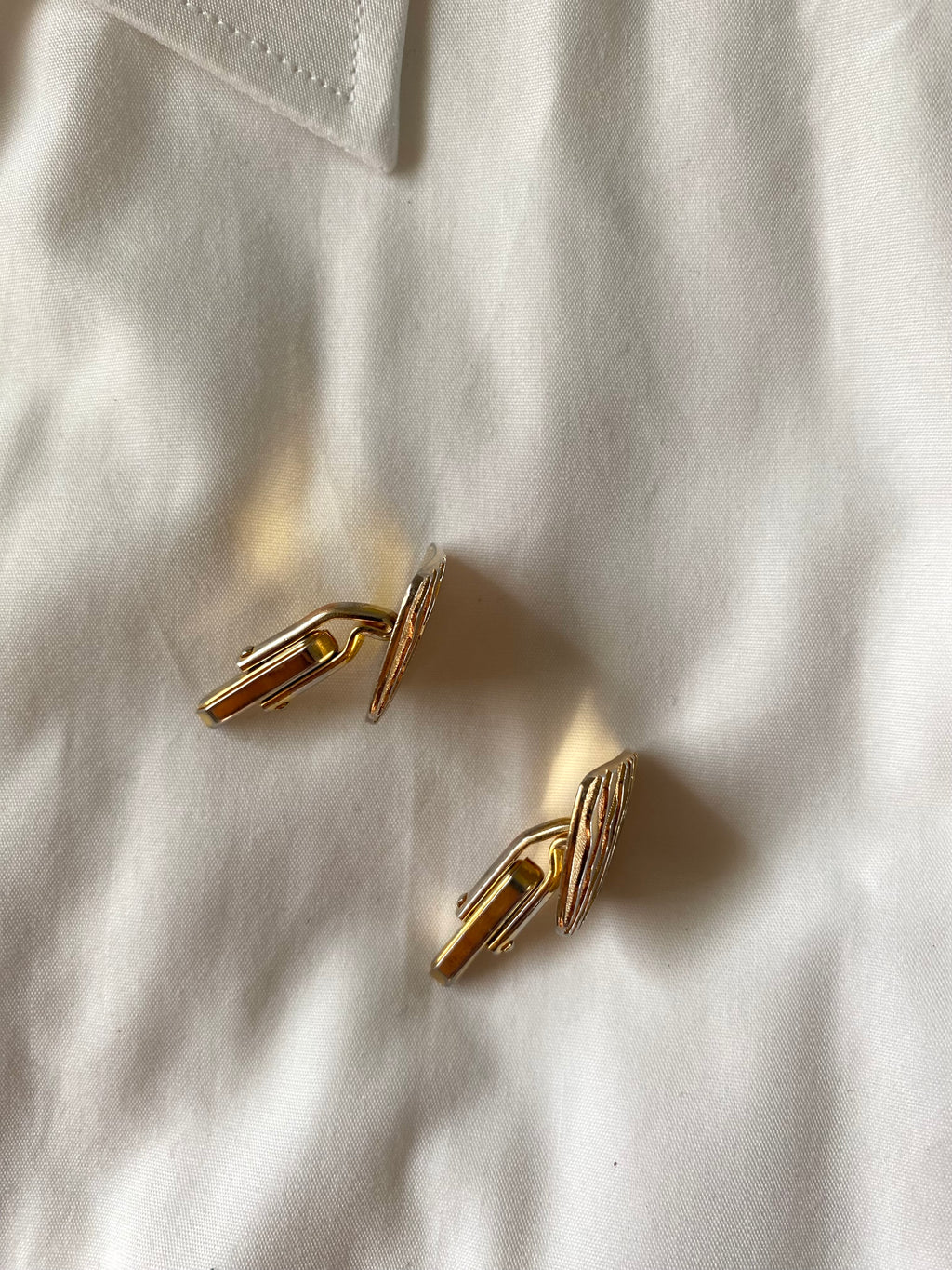 Duo Chemise blanche Homme (+ Manchettes) & Boucles d’oreilles « Inca » vintage