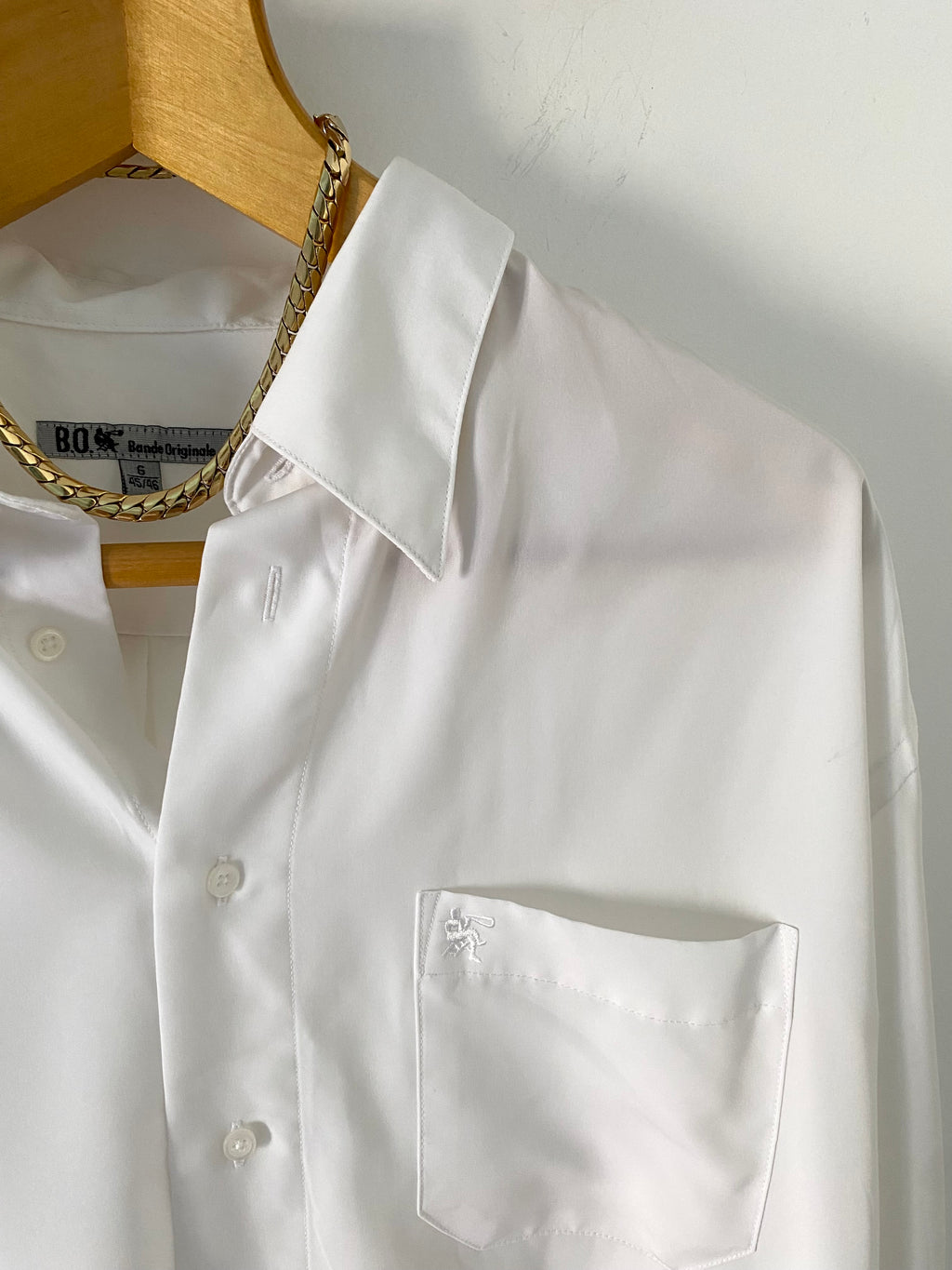 Duo Chemise blanche  Homme & Collier « Épi » vintage