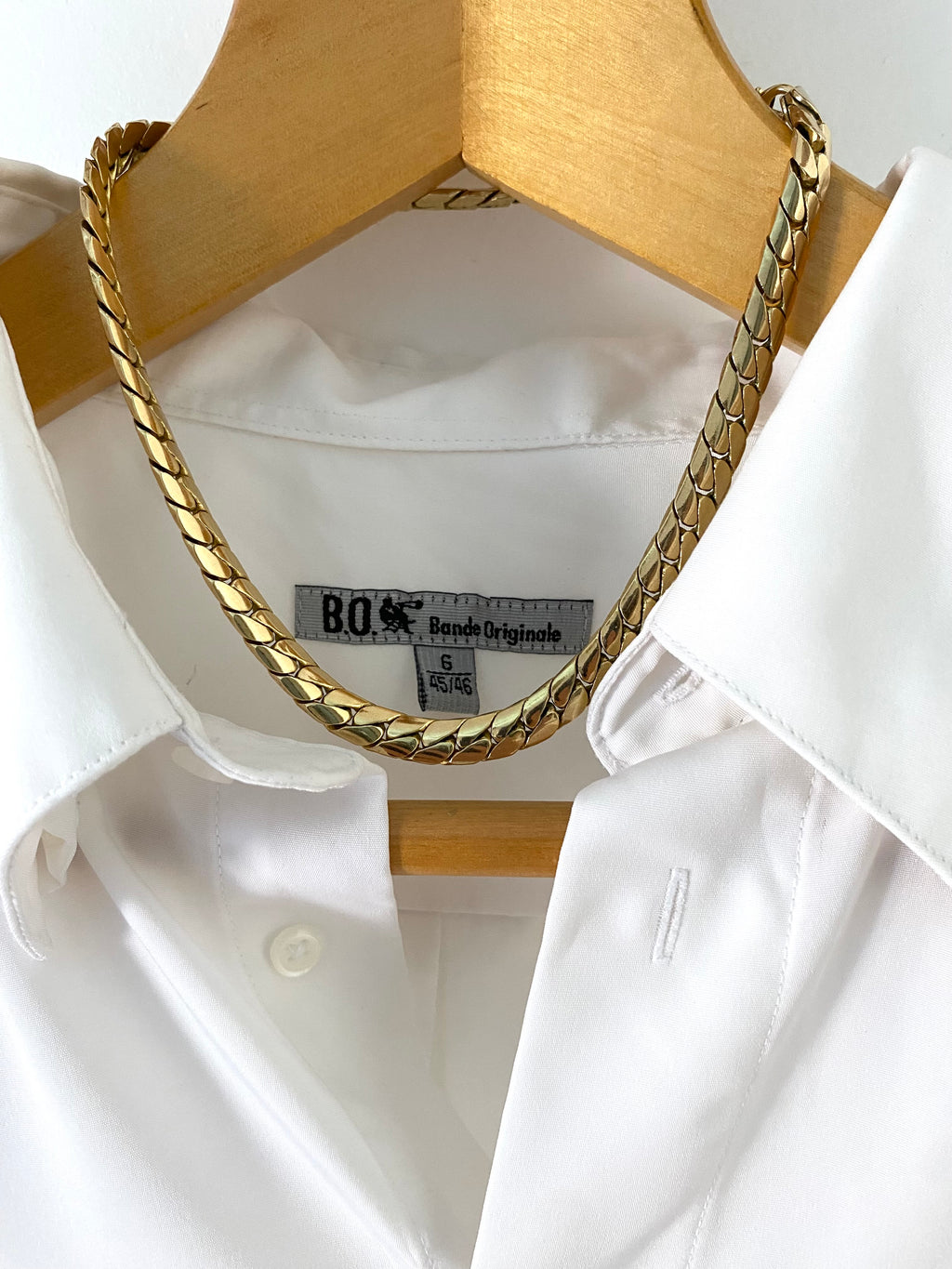 Duo Chemise blanche  Homme & Collier « Épi » vintage