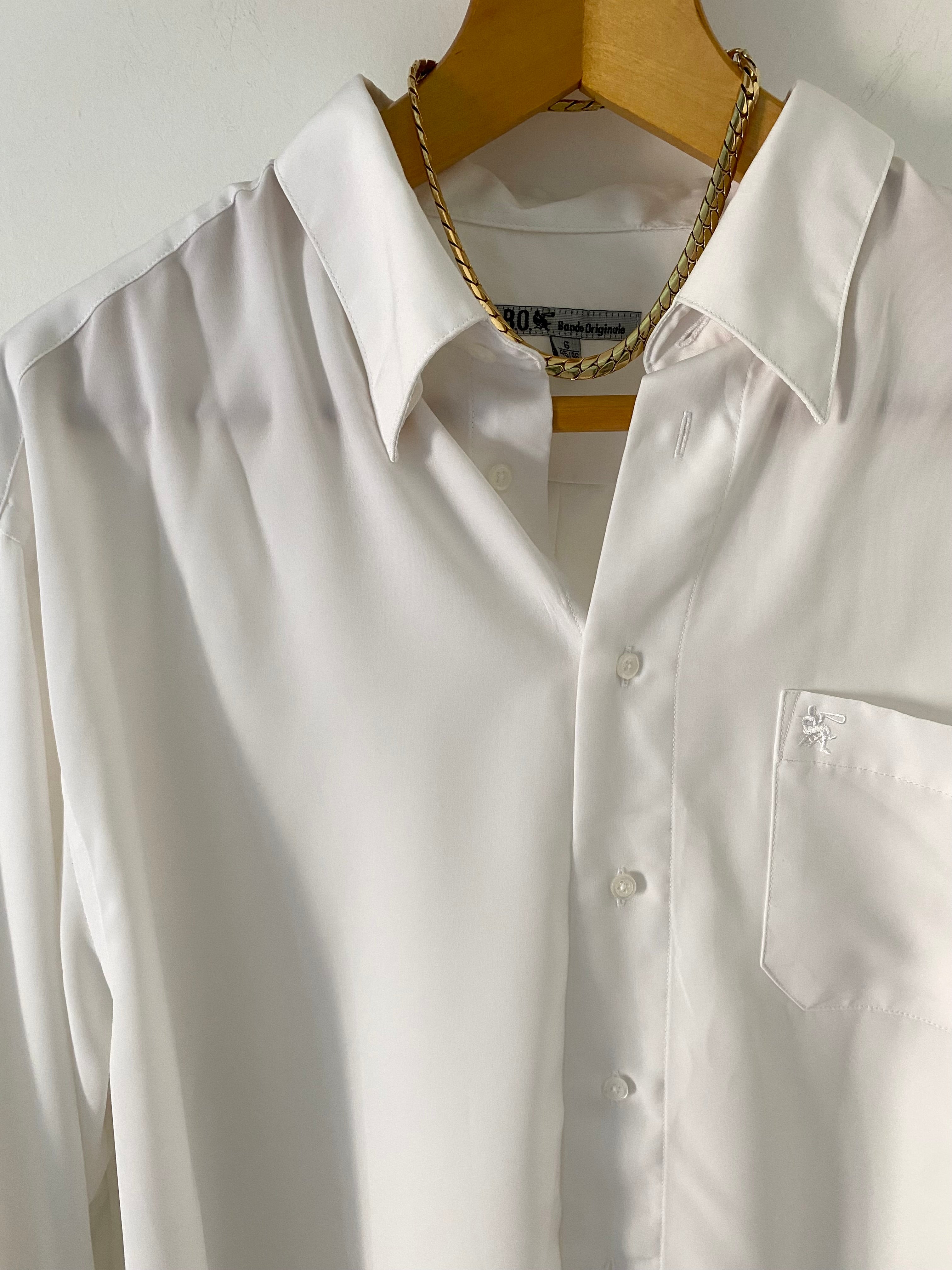 Duo Chemise blanche  Homme & Collier « Épi » vintage