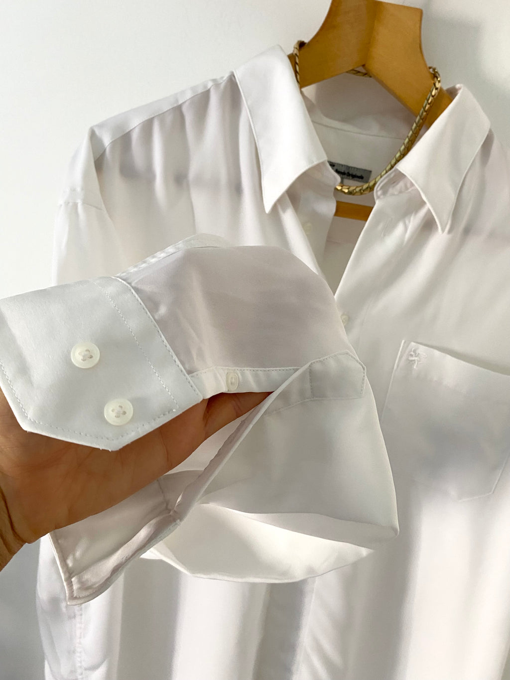 Duo Chemise blanche  Homme & Collier « Épi » vintage