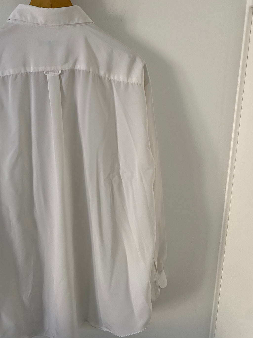 Duo Chemise blanche  Homme & Collier « Épi » vintage