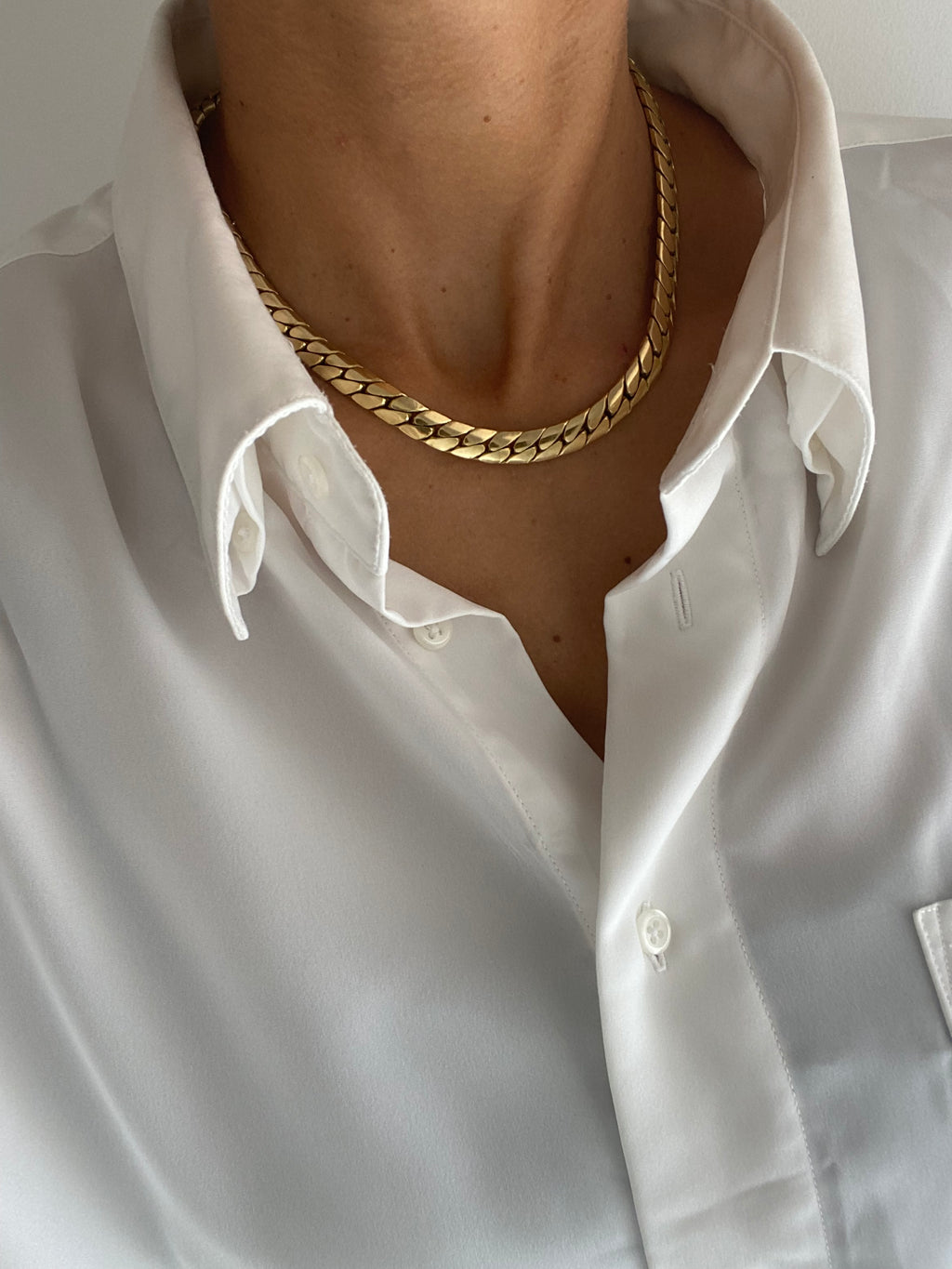 Duo Chemise blanche  Homme & Collier « Épi » vintage