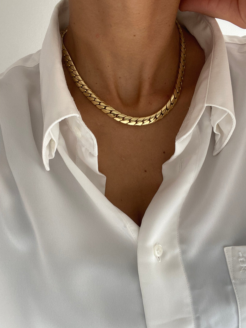 Duo Chemise blanche  Homme & Collier « Épi » vintage