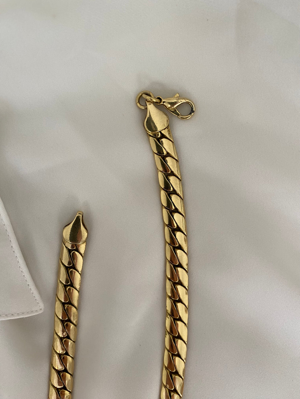 Duo Chemise blanche  Homme & Collier « Épi » vintage