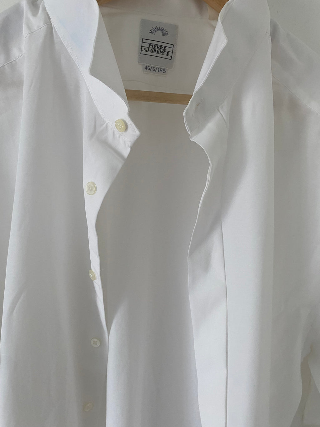 Duo Chemise blanche Homme & Boucles d’oreilles « Léopard » vintage