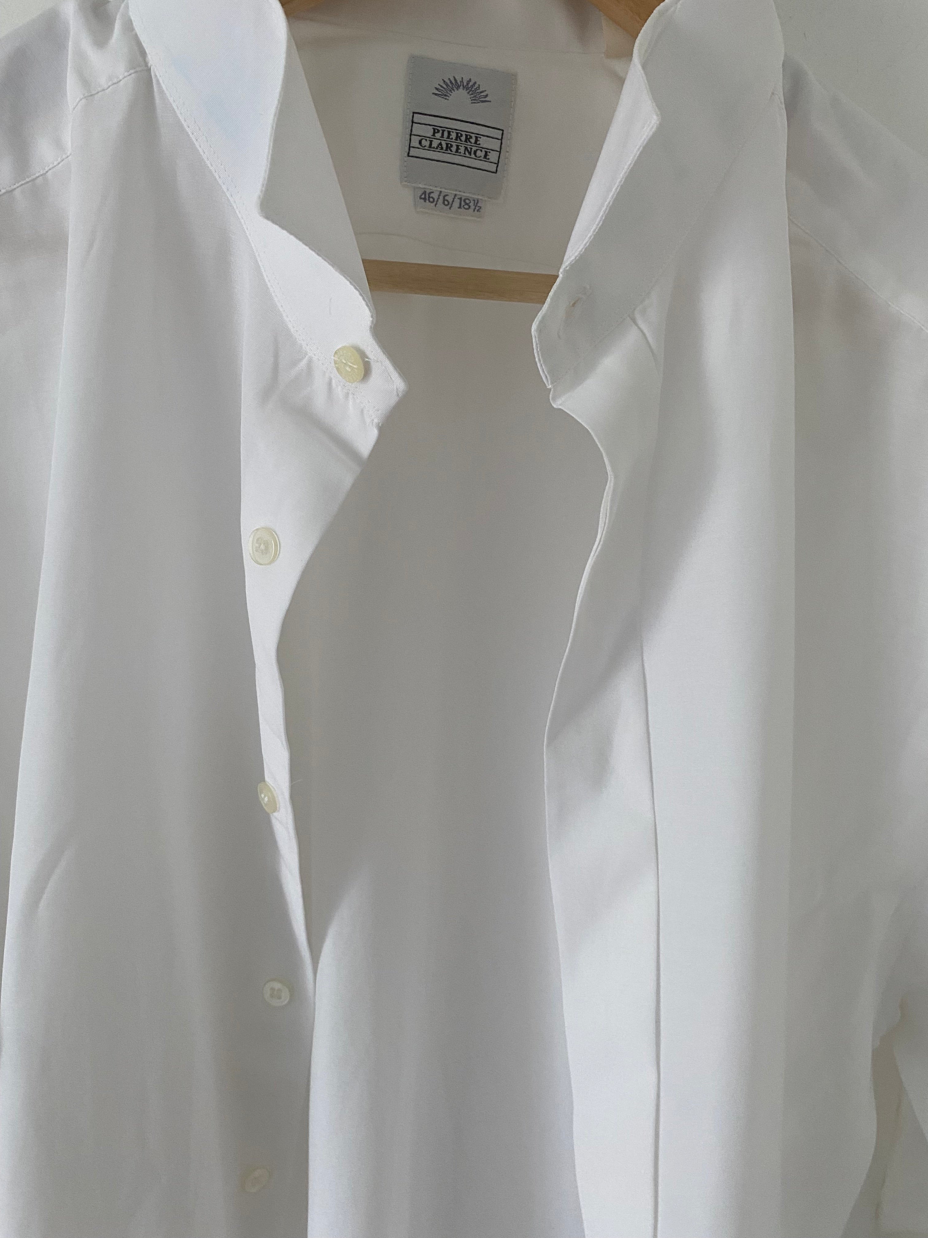 Duo Chemise blanche Homme & Boucles d’oreilles « Léopard » vintage