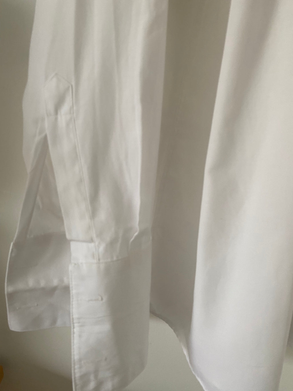 Duo Chemise blanche Homme & Boucles d’oreilles « Léopard » vintage