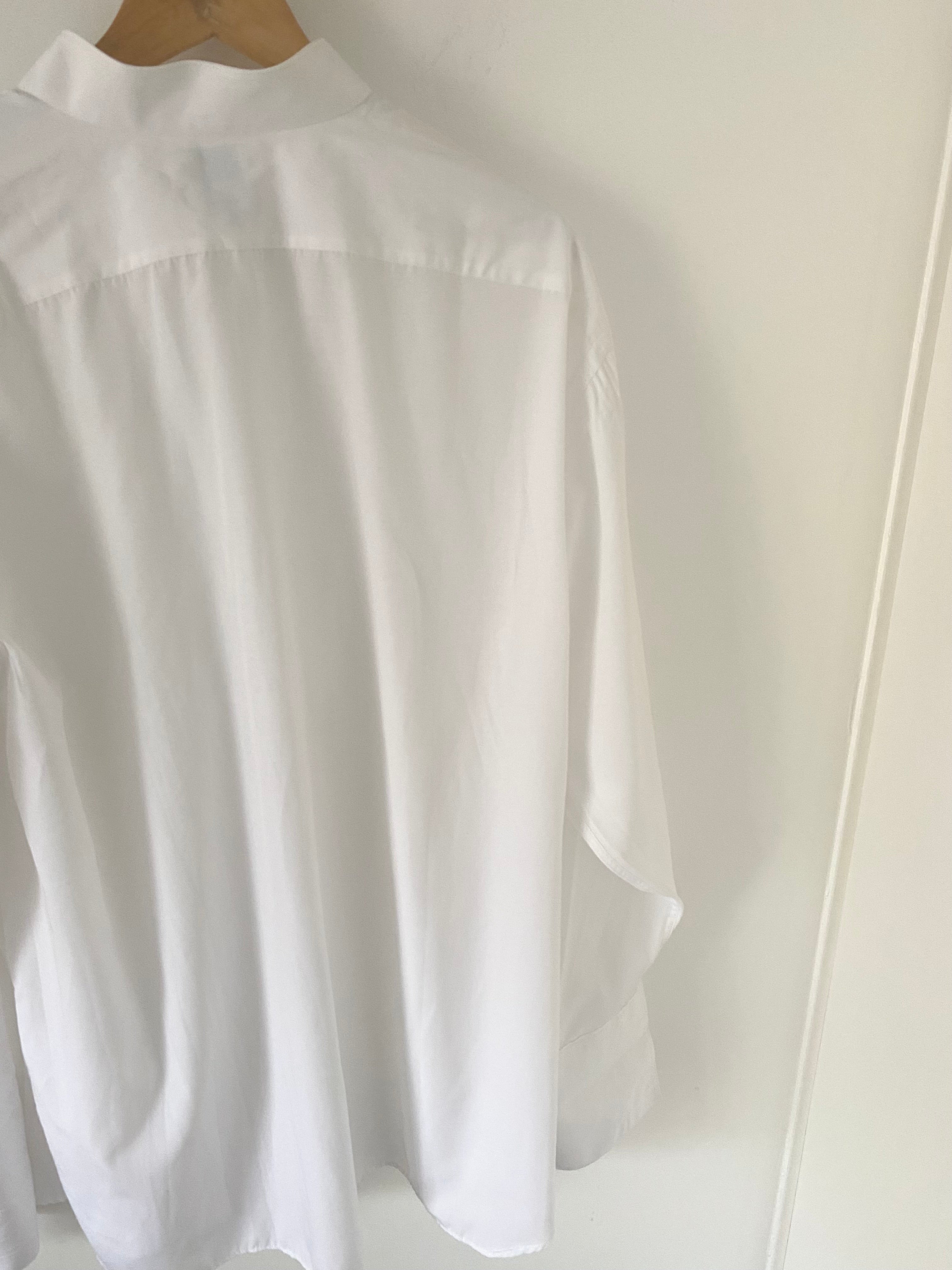 Duo Chemise blanche Homme & Boucles d’oreilles « Léopard » vintage