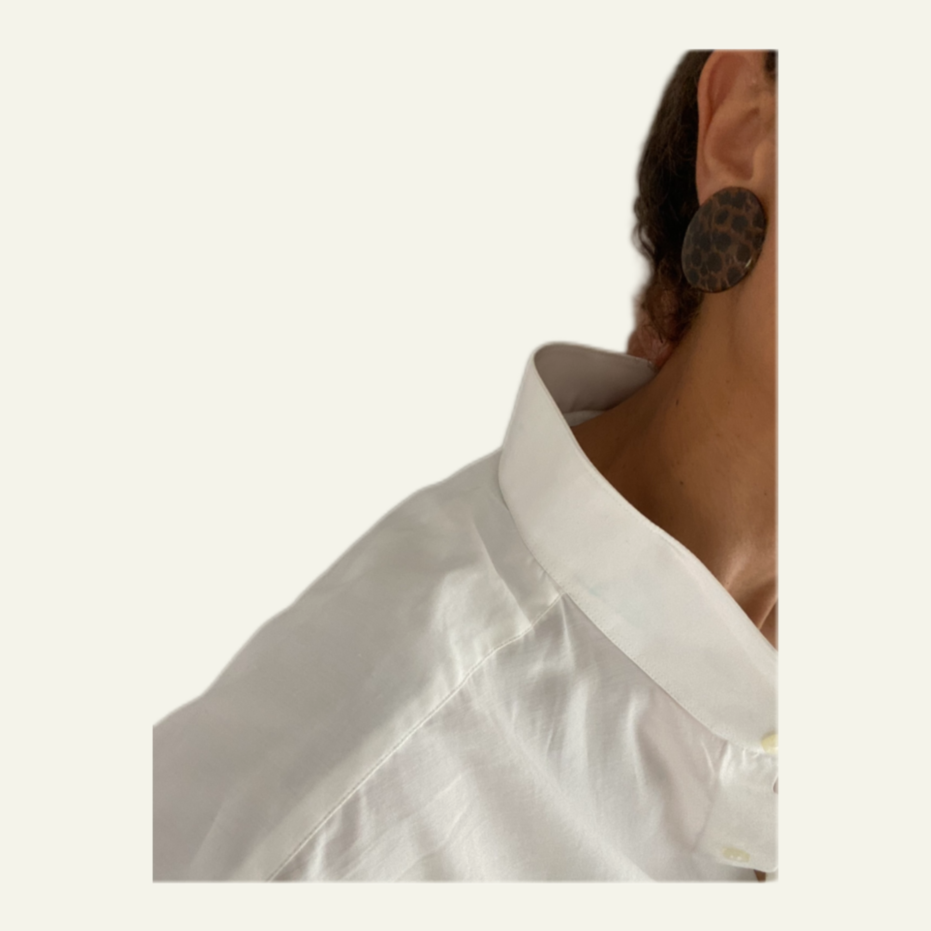 Duo Chemise blanche Homme & Boucles d’oreilles « Léopard » vintage