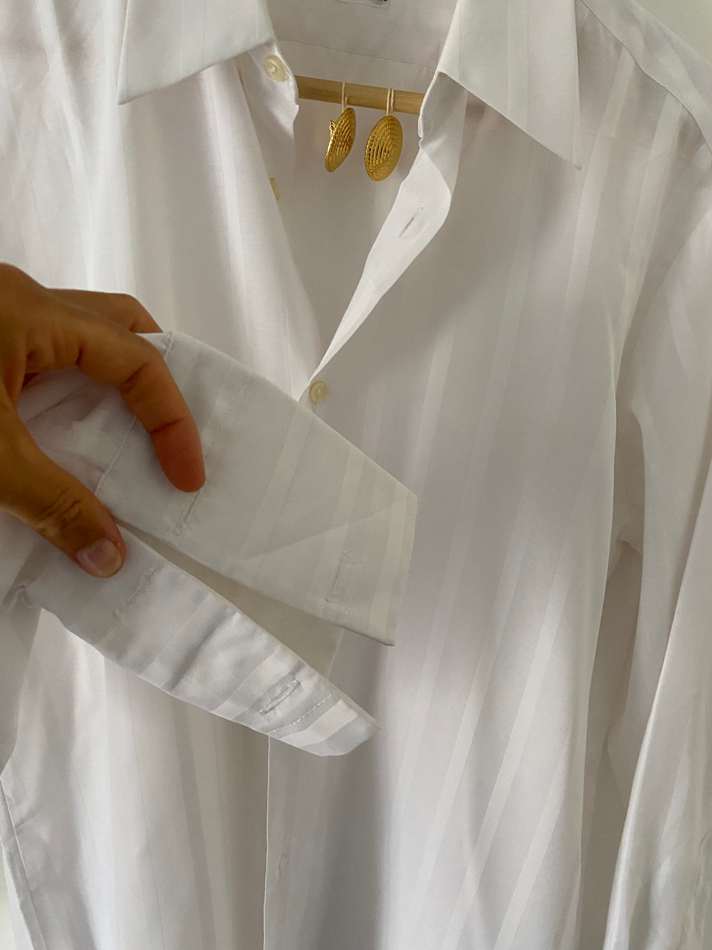 Duo Chemise blanche Homme (+ Manchettes) & Boucles d’oreilles « Inca » vintage